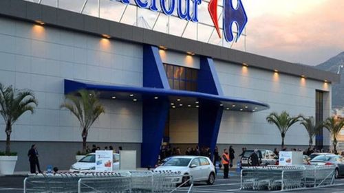 Carrefour îşi menţine obiectivele financiare din acest an, deşi creşterea vânzărilor a încetinit în trimetrul trei pe pieţele sale de bază din Franţa şi Brazilia
