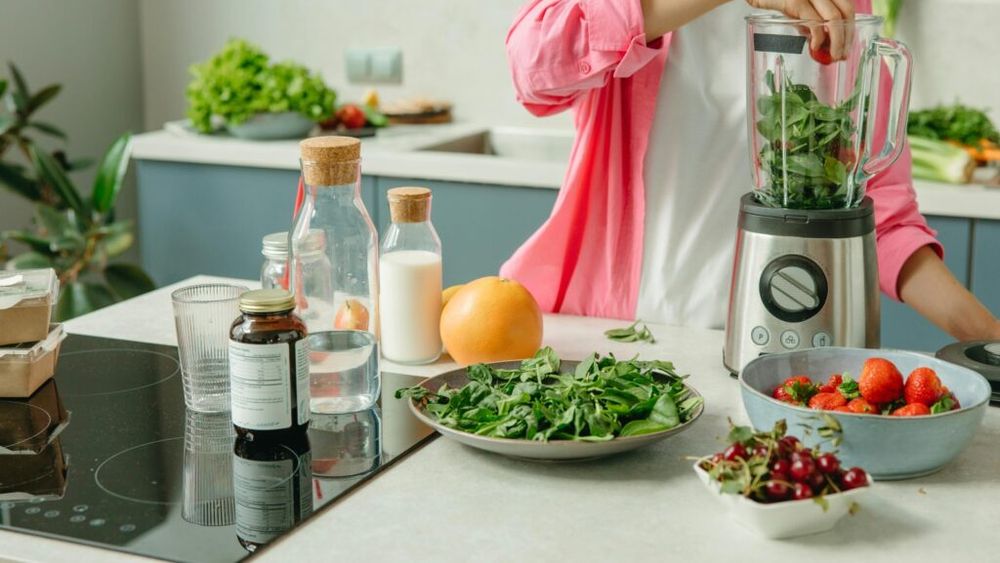 Poți mânca spanac și lapte împreună?/Nutriționiștii susțin această combinație, deoarece nu doar că nu afectează organismul, dar poate preveni formarea pietrelor la rinichi