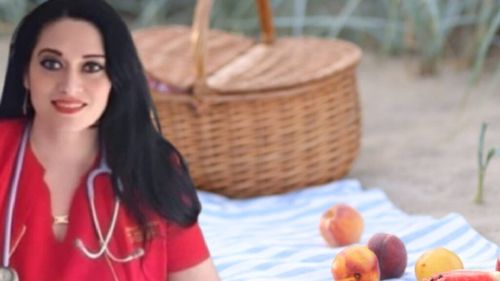 Ce poate mânca la plajă o persoană cu diabet? Diabetologul Sorina Ispas recomandă: Mai ușor cu gogoșile și covrigii, respectați tratamentul, monitorizați des glicemia, nu uitați de proteine și hidratare și mâncați mere, caise, piersici și fructe de pădure