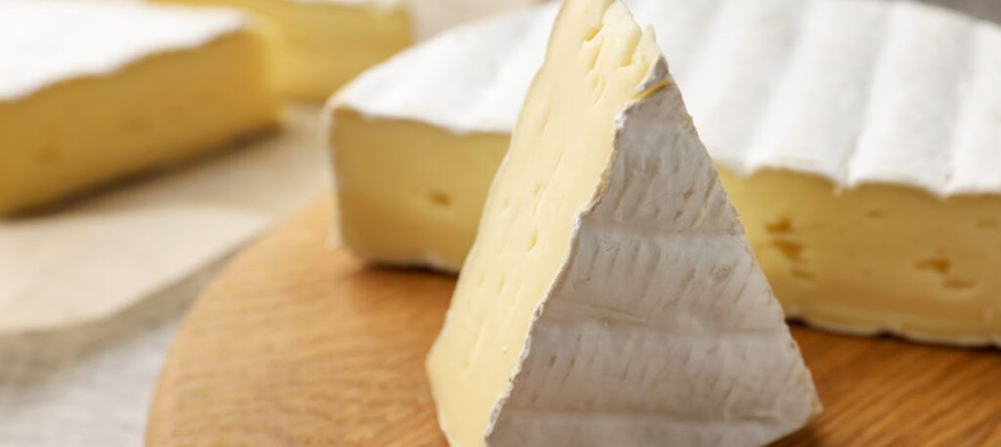 Lot de brânză Brie, retras din magazinele Metro după detectarea bacteriei Listeria