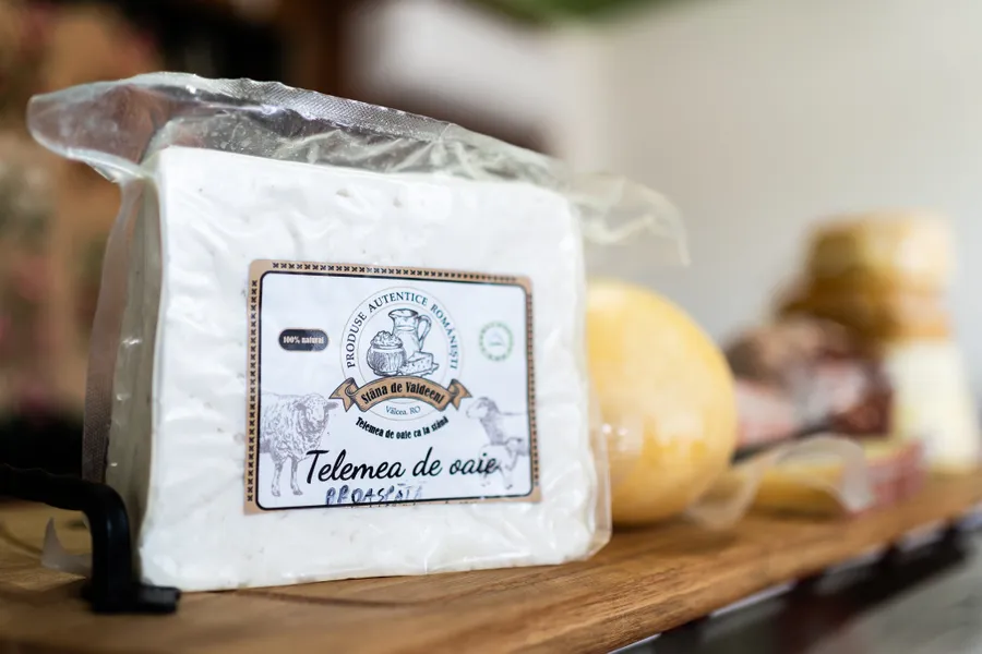 stana-vaideeni-telemea-oaie