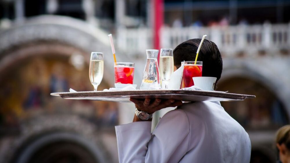 Amendă de 160.000 de lei pentru un restaurant, după ce au fost depistate trei persoane fără contract