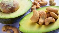 Avocado sau nuci? Ce „superaliment” susține mai bine sănătatea creierului, conform specialiștilor