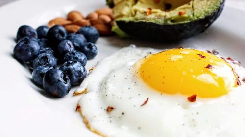 Experții dezvăluie momentul exact când să mănânci micul dejun, dacă vrei să slăbești/ Specialiștii au stabilit și o rutină clară a activităților recomandate de dimineață