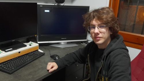 VIDEO | Sunt student, ce mănânc? Alexandru trăiește în Spania de 8 ani și studiază în Barcelona/ Stă la două ore de universitate, așa că micul dejun îl ia în tren, iar prânzul la pachet sau la cantină/ „Mănânc și paella și sarmale, ca să fiu cinstit mai mult îmi place mâncarea românească”