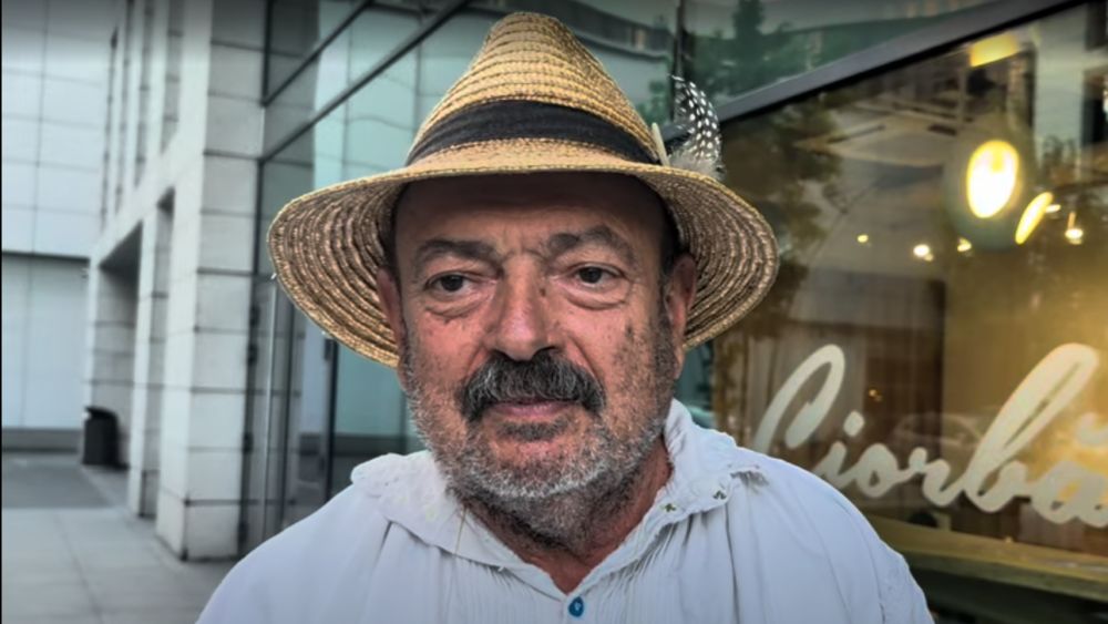 VIDEO | Mircea Groza: „Tocana este, după zamă, cea mai reprezentativă mâncare din România” / Gastronomul a documentat peste 300 de rețete tradiționale și spune că nu vasul în care sunt gătite contează: „Important e să nu te grăbești”
