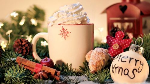 Cafeaua perfectă pentru prima zi de Crăciun / Rețeta care adună familia la masă. Conține scorțișoară, vanilie și un praf de nucșoară