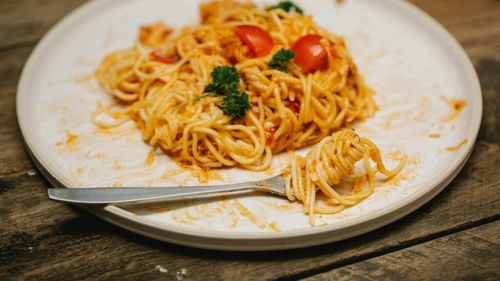 Idei de cină: Paste proteice cu bechamel de dovleac, bune și pentru cine ține post/ Pastele sunt din făină de linte, iar preparatul complet vegan/ Rețetele Juanitei