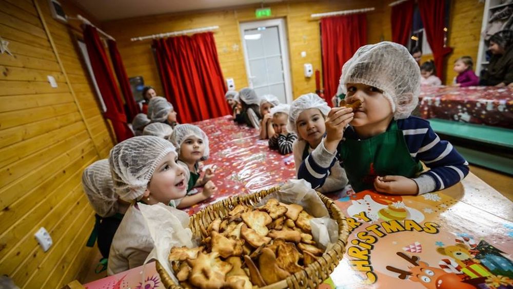 Târgul de Crăciun de la Sibiu se deschide vineri seară/ Organizatorii promit „atracţii memorabile”/ 120 de căsuţe, cu „delicii” de tot felul: de la cozonaci la ciocolata Dubai/ Sibiu Christmas Shuttle, curse din Bucureşti