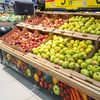 Verificări în sectorul legumelor și fructelor / MADR trimite Corpul de control după suspiciuni privind vânzarea de fructe și legume din import ca produse românești