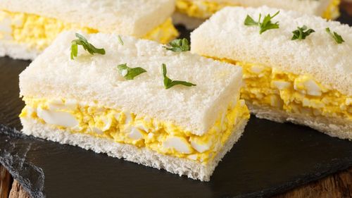 Sandviș japonez la micul dejun? Un amestec de ouă și maioneză între două felii de pâine