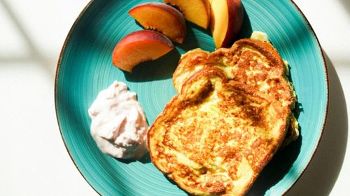 French toast, cu un conținut ridicat de proteine, alegerea care te-ar putea ajuta să slăbești / Este un preparat gustos și sățios, pentru digerarea căruia organismul tău va arde multe calorii