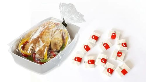 De ce să gătești în pungă? Nu e nevoie de ulei în exces, carnea rămâne fragedă, iar legumele își păstrează textura și culoarea / Când alegem plastic sau când putem opta pentru hârtie