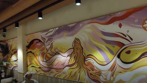 Sirena cu două cozi, logo-ul Starbucks, are mai mult de 50 de ani și a suferit modificări de design, fără a fi nicidată înlocuită pe paharele acestui celebru lanț de cafenele/ Care e legătura între Starbucks și romanul Moby Dick