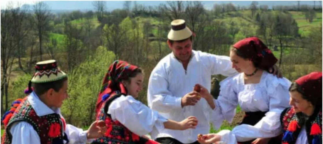 Deși pensiunile din Maramureș sunt cele mai căutate de sărbători, rezervările din acest an sunt mult mai reduse/ Turiștii le aleg de obicei pentru preparatele tradiţionale