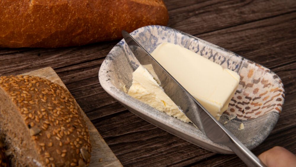 Untul pentru bebeluși: bun sau rău / Unii părinți le dau bebelușilor unt pentru sațietate și somn mai bun / Specialiștii spun că ideea are doar parțial bază reală