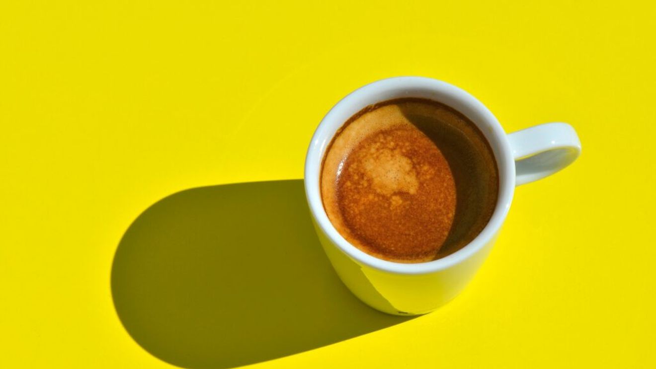 Bacteria intestinală care „se hrănește” cu cafea ar putea ajuta la reducerea inflamației / Ce au descoperit cercetătorii despre microbiom