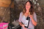 VIDEO Primul vin de cireșe din lume/ Cel sec merge perfect cu carne sau pește. Cel dulce este fermentat prin proceduri speciale și este minunat lângă brânzeturi sau ciocolată