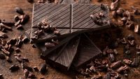 Ciocolata neagră te ajută să te menții tânăr? Un nou studiu spune că un compus din acest deliciu poate încetini procesul de îmbătrânire