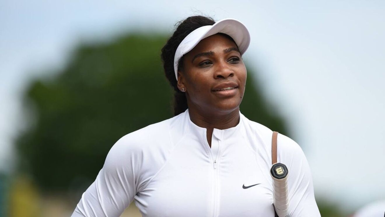 VIDEO: Serena Williams își hrănește câinii cu resturi de mâncare, în timp ce gătește / Situația controversată a pus pe jar internetul / Reacția unor bucătari celebri