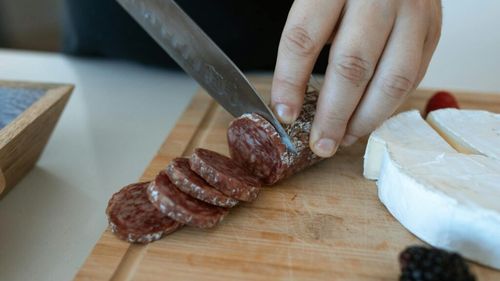 Consumul de carne roșie procesată ar putea crește riscul de demență, potrivit unui studiu