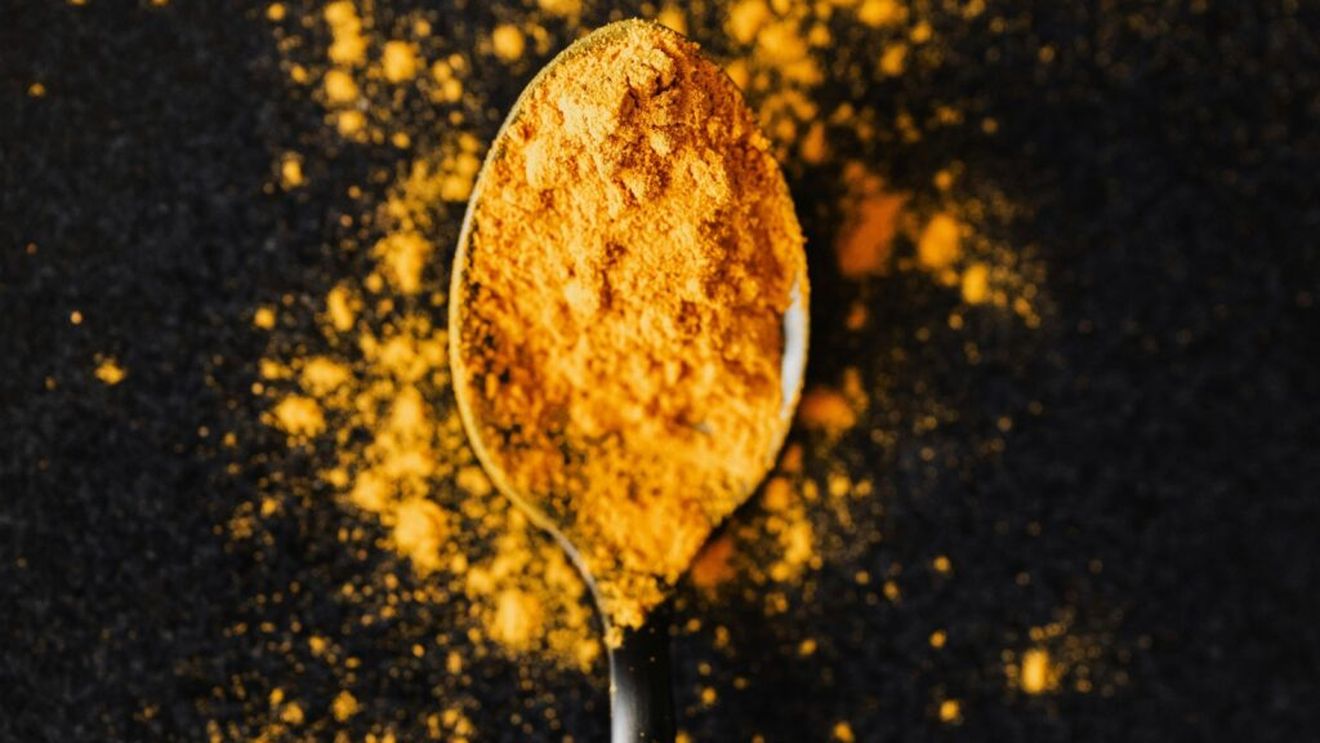 Motivul pentru care turmericul poate fi problematic pentru persoanele cu afecțiuni renale