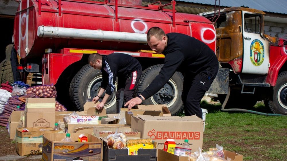 214 tone de alimente şi peste 200.000 de litri de apă, alocate în zonele afectate din Rezervele Statutului/18.000 de pâini au fost distribuite de două firme private
