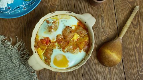 Ce este și cum se prepară „kavarma”, deliciul tradițional al Bulgariei / Cu rădăcini adânci în bucătăria balcanică, acest fel de mâncare reprezintă o combinație de carne, legume și condimente