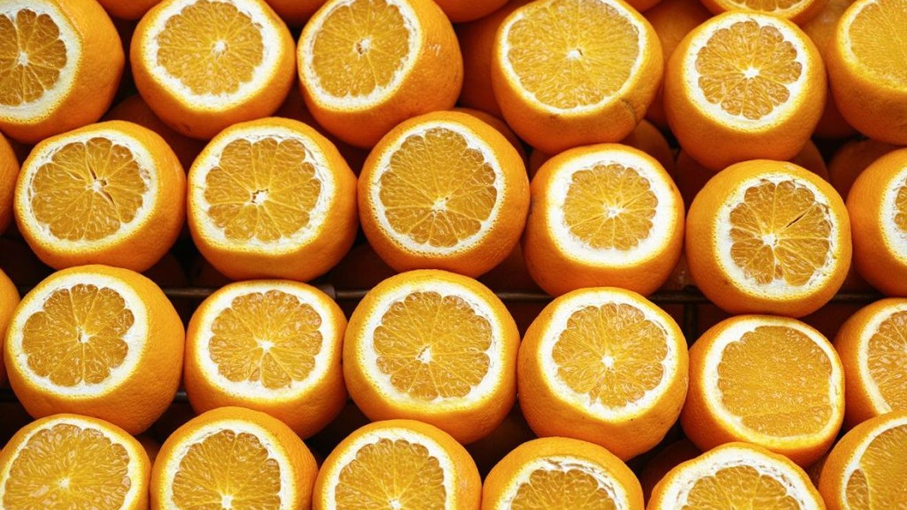 Președintele Africii de Sud acuză Uniunea Europeană de ”protecționism”, după ce Bruxelles-ul a impus anumite reguli importurilor de portocale din țara sa, dar vânzările de portocale pe piața europeană au crescut!