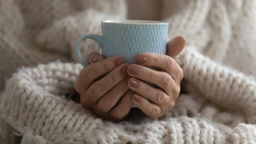 Ceai sau cafea? Studiul care arată o legătură surprinzătoare cu sănătatea oaselor. Ce au descoperit cercetătorii la aproape 9.700 de femei