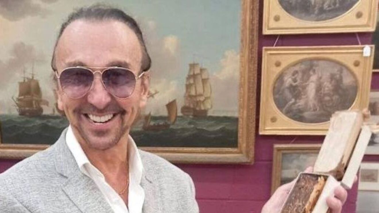 Cineva a cumpărat o felie de tort veche de aproape 80 de ani cu peste 3000 de euro. A aparținut tortului de nuntă al reginei Elisabeta a II-a și vrea chiar să o guste