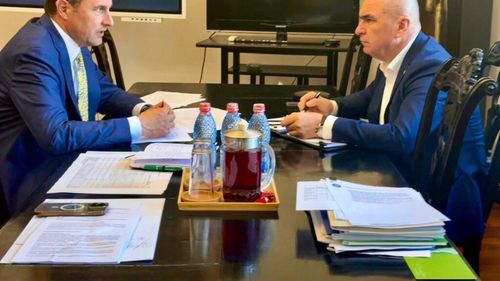 Tanczos Barna anunță măsuri pentru sectorul porcin și piața laptelui după întâlnirea cu Ilie Bolojan: „Plata subvențiilor este prioritatea zero”