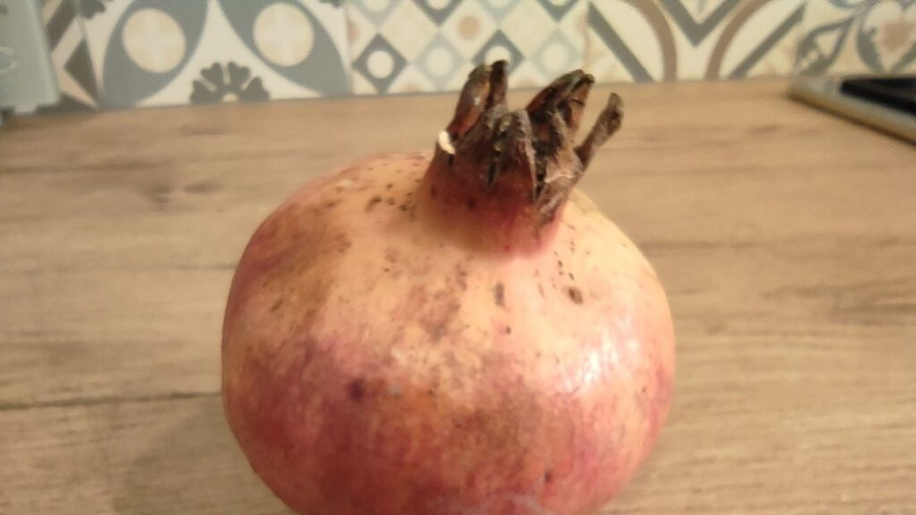 VIDEO ABC în bucătărie: Rodia, fructul exotic plin de arome și antioxidanți/ Cum o cureți într-un minut/ Și nu faci nici mizerie în bucătarie