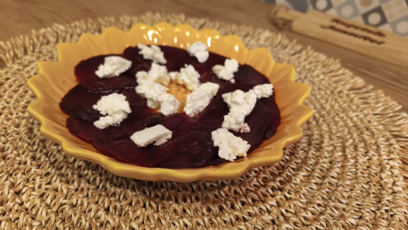 FOTO | Carpaccio de sfeclă, aperitivul din 3 ingrediente, cu pretenții de rețetă gourmet