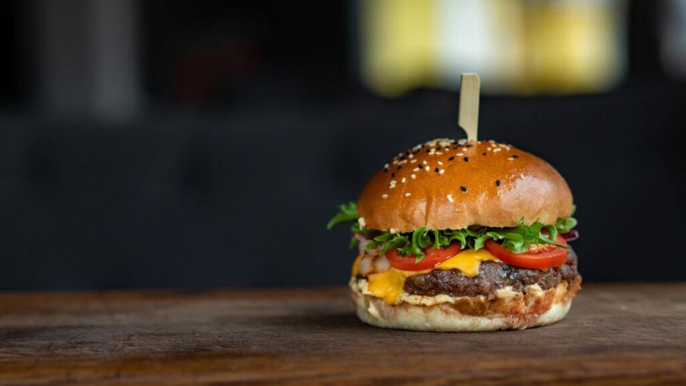 Sfaturi și instrucțiuni: Cum gătesti un burger cât mai sănătos la tine acasă? / Fast-food gătit fără excese în propria bucătărie