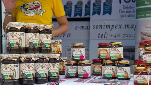 Produsele agroalimentare româneşti, promovate la „Săptămâna Verde 2025” de la Berlin / Magiunul de prune Topoloveni, salamul de Sibiu, telemeaua de Ibăneşti sau novacul afumat din Ţara Bârsei, printre alimentele promovate