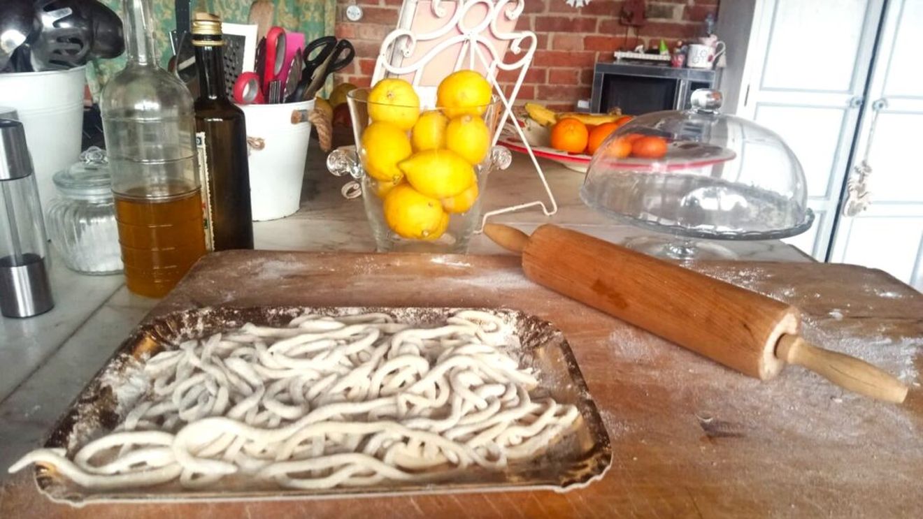 Un model interesant de home restaurant din Italia: o asociație de gospodine care gătesc și servesc mâncare pentru public la domiciliul propriu