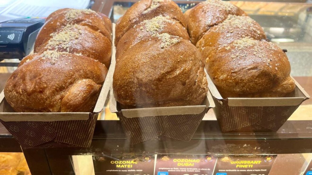 Târguri cu produse tradiţionale, organizate în Maramureș în preajma sărbătorilor pascale/ „Printre cele mai solicitate produse sunt cele de patiserie: cozonaci, prăjituri, cornuleţe, pâine de casă”