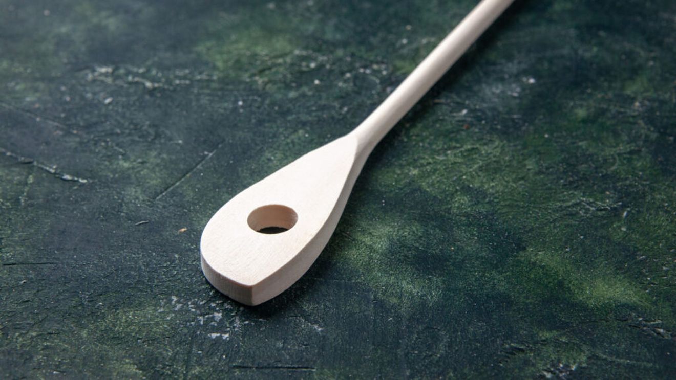 La ce folosește lingura cu gaură în bucătărie / Este, de fapt, esențială pentru un anumit preparat