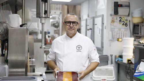 Înghețata „La Roja”, desertul creat pentru suporterii Spaniei la Cupa Mondială/Ea are spirale de zmeură și mango, care reproduc culorile steagului spaniol/ Rețeta va fi disponibilă în peste 1.000 de gelaterii artizanale