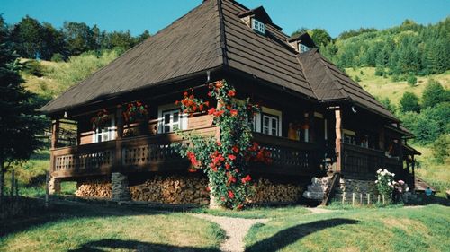 FOTO - VIDEO | Debut savuros pentru seria de film documentar „Portret gastronomic local”: „Hai la Saivan” și alivanca, una dintre rețetele copilăriei în Bucovina