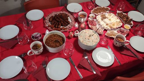 Mâncarea de Crăciun îngrașă? Răspunsul nutriționistului este NU/ Cele câteva mese festive nu te îngrașă cât cele 20 de zile dinaintea și de după Crăciun în care nu mai respecți nicio regulă alimentară