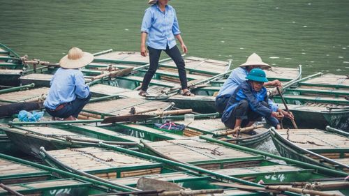 Pescarii de pe cel mai mare lac din Filipine se tem că instalarea de panouri solare plutitoare le va reduce veniturile / Țara vrea să obțină 50% din energia sa electrică din surse regenerabile până în 2040