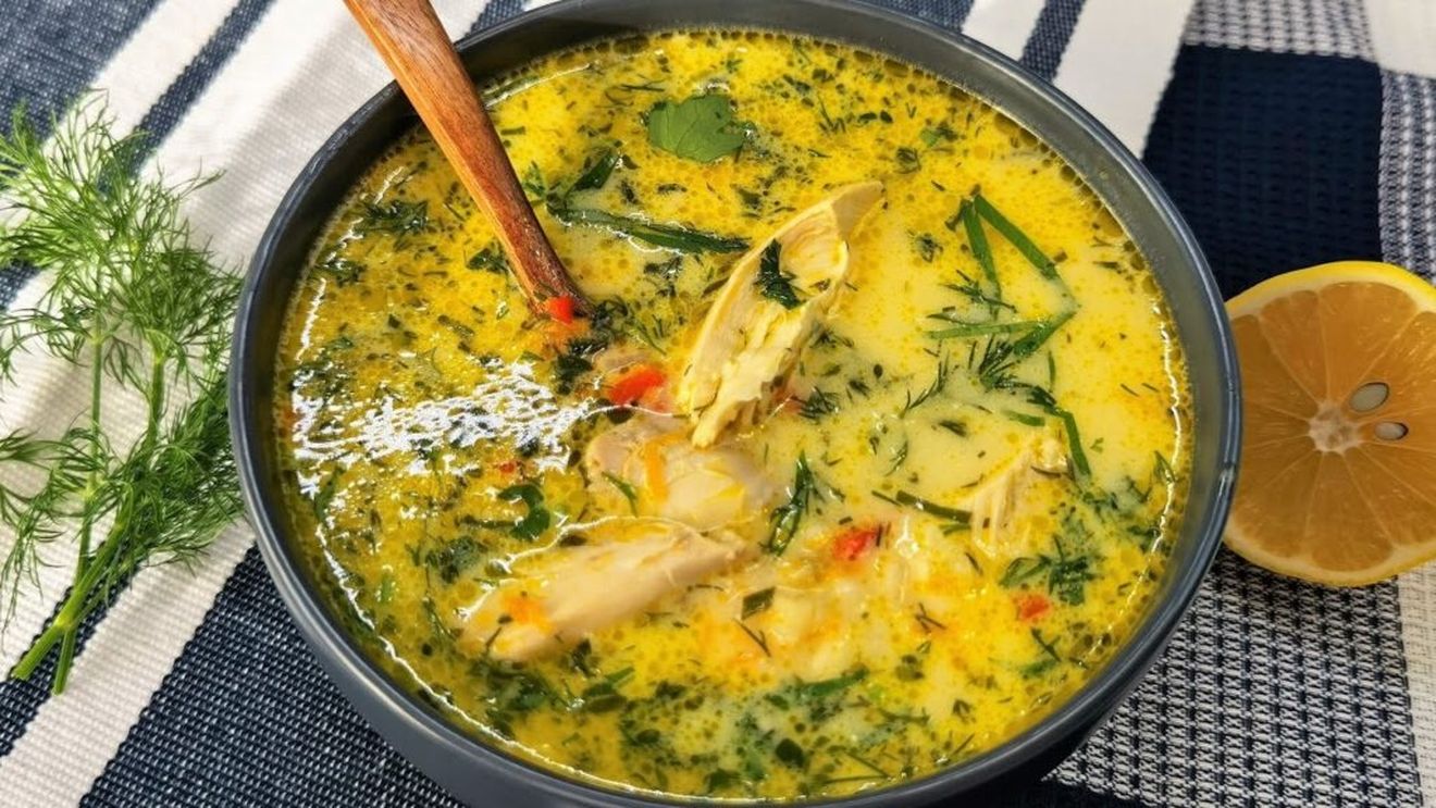 Ciorbă de pui a la grec/Rețeta originală, cu gălbenuș de ou, fără smântână și acrită cu lămâie, ideală pentru masa de prânz