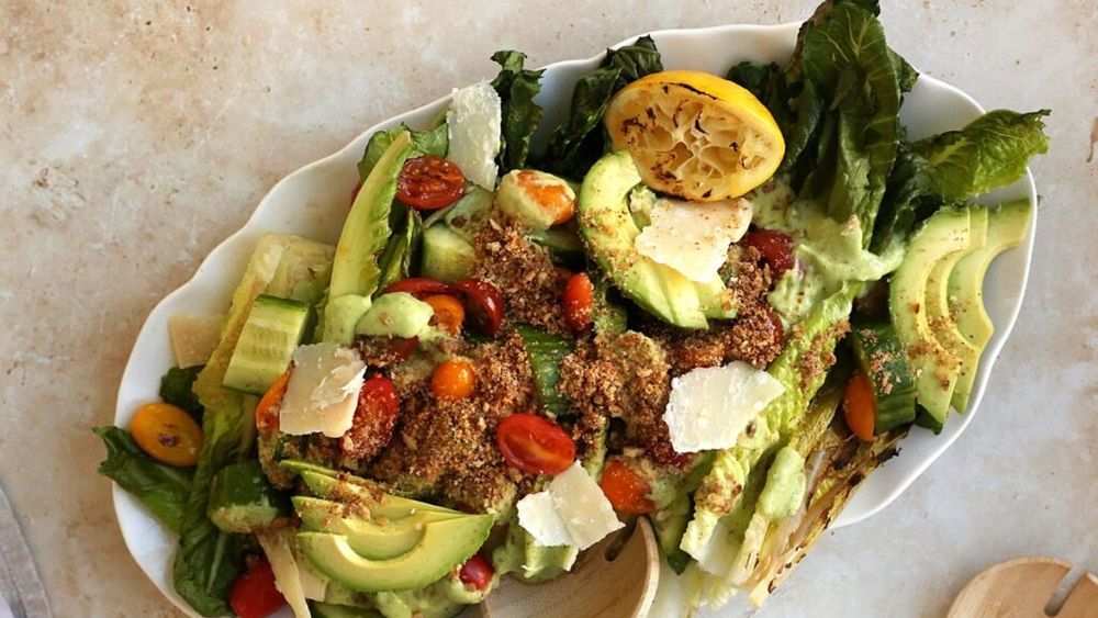 Patru idei de salate rapide, unele pe post de fel unic, și sfaturi de la bucătarii restaurantelor londoneze care le propun în meniurile lor estivale