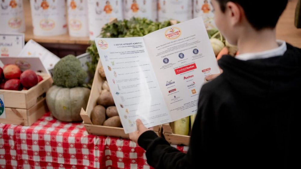 Suplimente alimentare, pastă de dinți și absorbante, oferite gratuit elevilor prin cabinetele medicale școlare din Brașov