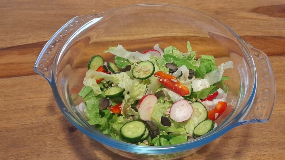 Cum prepari o salată savuroasă. Salată mixtă pentru vegetarieni