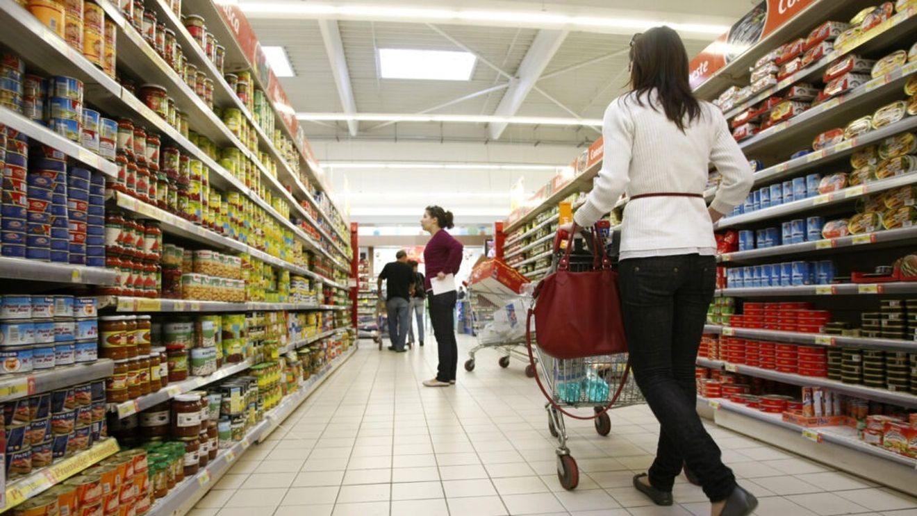 Trei alimente din supermarket despre care specialiștii spun că nu ar trebui cumpărate niciodată. Riscuri de toxiinfecții alimentare, deshidratare și chiar deces
