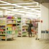 Șefa unui supermarket din Italia, concediată după 27 de ani pentru 340 de produse expirate. Ce a decis instanța