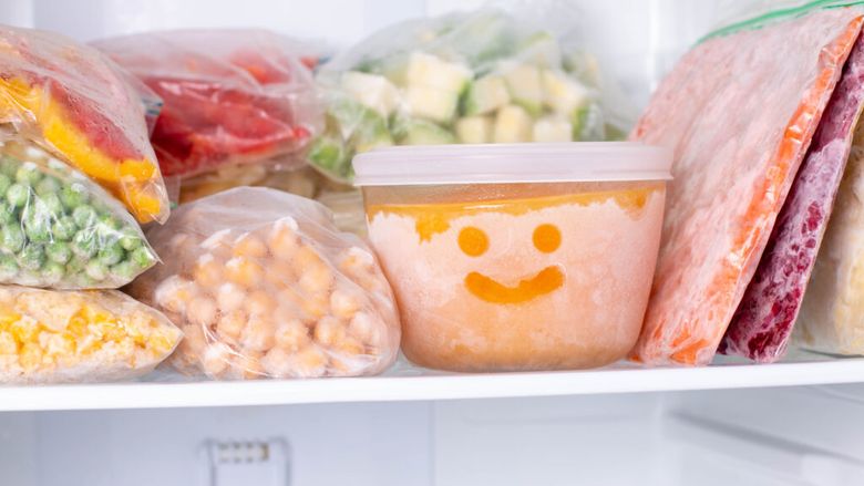 Trucul cu moneda care îți spune dacă mâncarea din congelator s-a stricat. Semnul simplu care îți arată dacă trebuie să o arunci